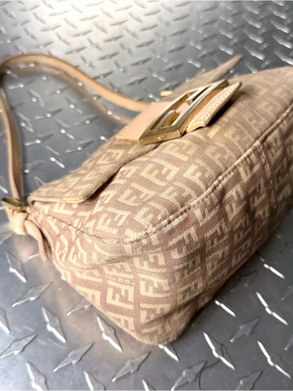 Fendi Vintage FF Mini Baguette in Pink GHW - Picture 4 of 12